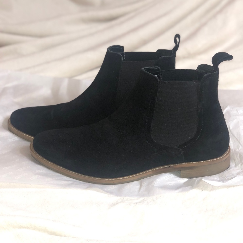 ASOS DESIGN Wide Fit Chelsea Boots